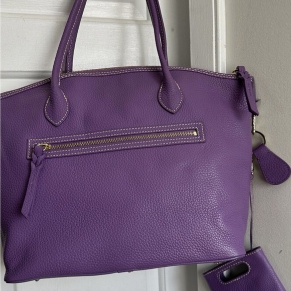 BEAUTIFUL AUTHENTIC Dooney & Bourke large size purse/handbag, Perfect condition! - Picture 5 of 7
